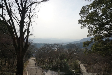 かまど神社からの参道と眺望